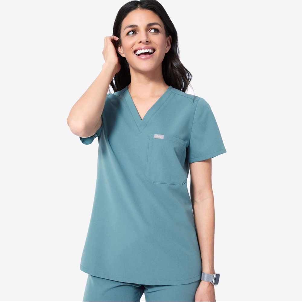 NEW FIGS Catarina scrub top Hydrogreen Medium